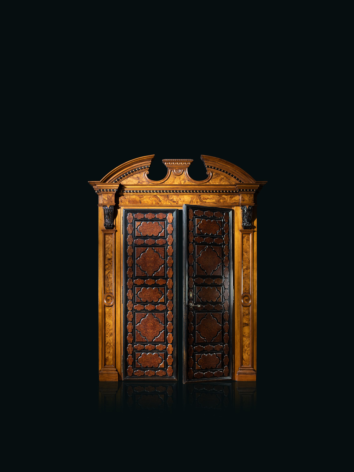 Double entrance door with portal – 287 h 236 cm